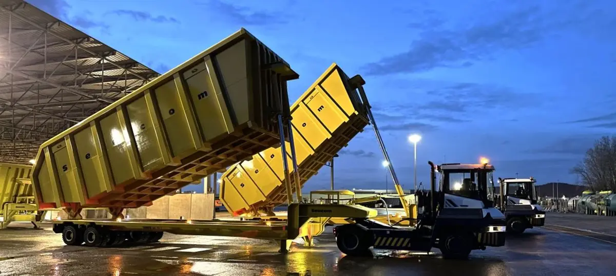 Seacom heavy-duty roll trailer with 70 t payload in operation